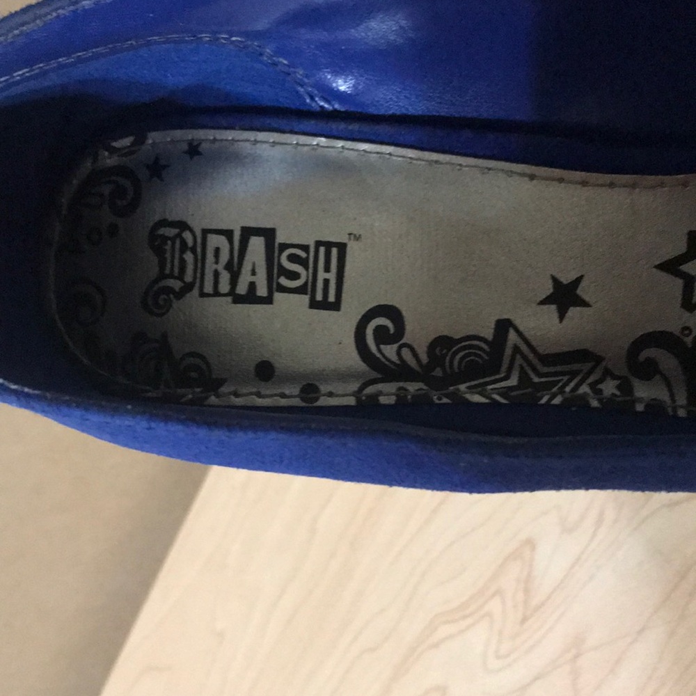 Heels - Picture 3 of 3